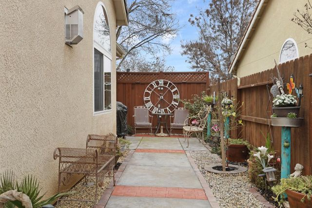 759 Santa Ana Ct, Los Banos, CA 93635