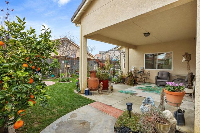 759 Santa Ana Ct, Los Banos, CA 93635