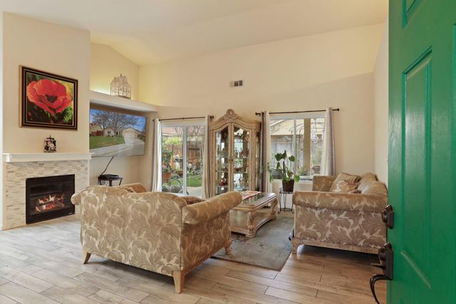 759 Santa Ana Ct, Los Banos, CA 93635