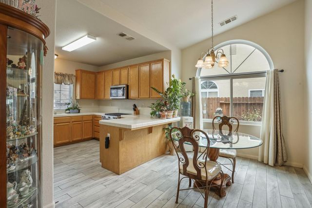 759 Santa Ana Ct, Los Banos, CA 93635