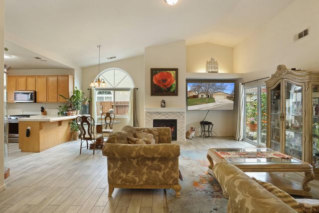 759 Santa Ana Ct, Los Banos, CA 93635