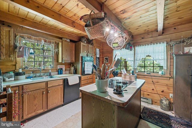 15 LOCUST DR, Jim Thorpe, PA 18229