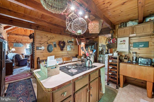 15 LOCUST DR, Jim Thorpe, PA 18229
