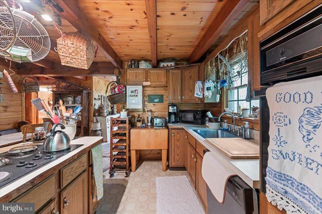 15 LOCUST DR, Jim Thorpe, PA 18229