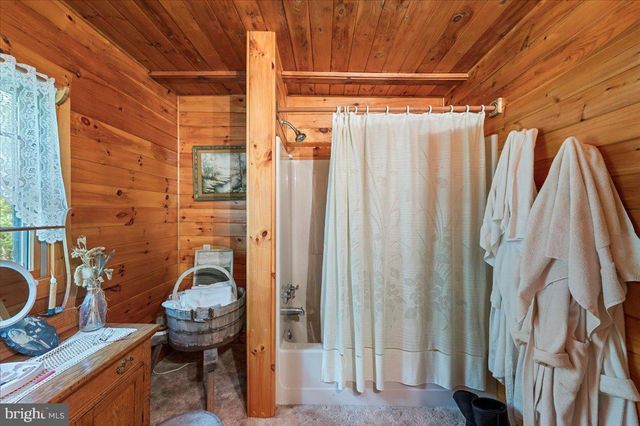 15 LOCUST DR, Jim Thorpe, PA 18229