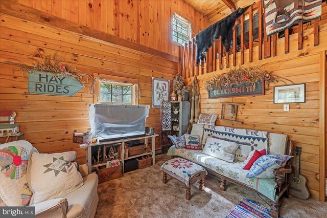 15 LOCUST DR, Jim Thorpe, PA 18229