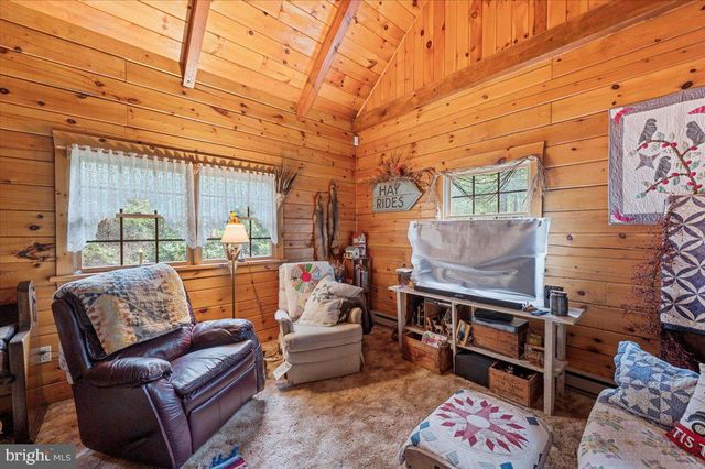 15 LOCUST DR, Jim Thorpe, PA 18229