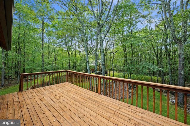 15 LOCUST DR, Jim Thorpe, PA 18229