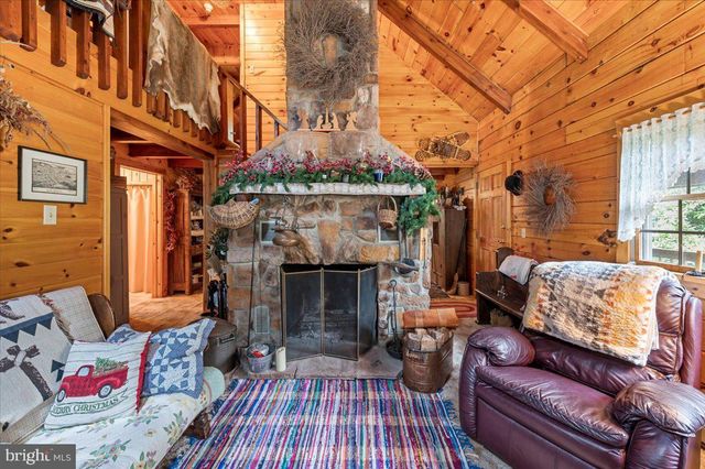 15 LOCUST DR, Jim Thorpe, PA 18229