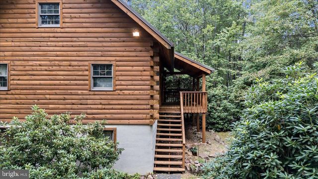 15 LOCUST DR, Jim Thorpe, PA 18229