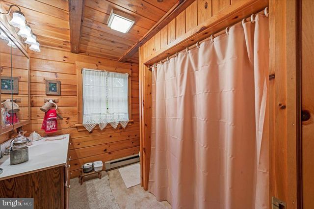 15 LOCUST DR, Jim Thorpe, PA 18229