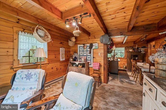 15 LOCUST DR, Jim Thorpe, PA 18229