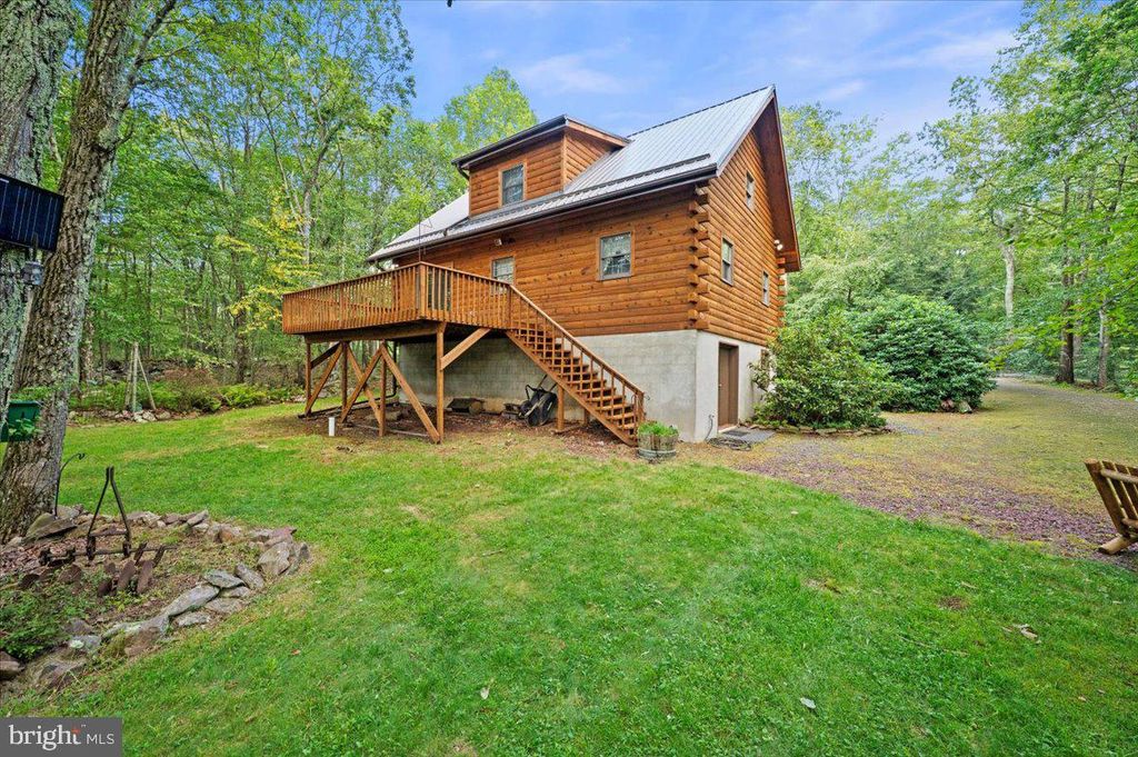 15 LOCUST DR, Jim Thorpe, PA 18229