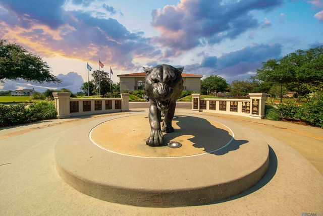 2044 Tiger Crossing Dr, Baton Rouge, LA 70810