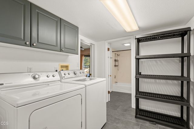 254 SW Rogue River Avenue, Grants Pass, OR 97526