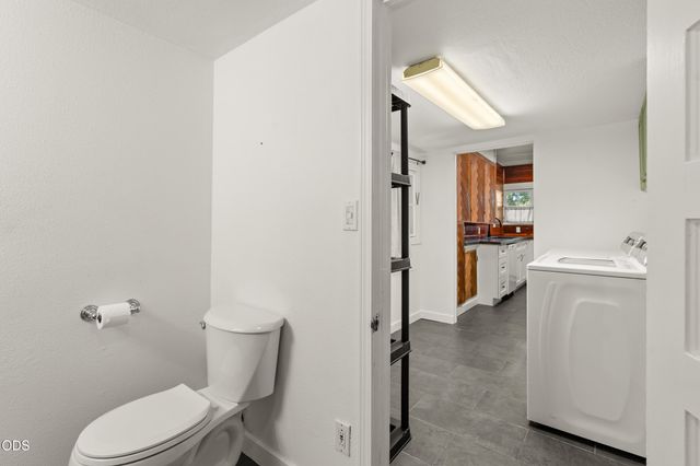 254 SW Rogue River Avenue, Grants Pass, OR 97526