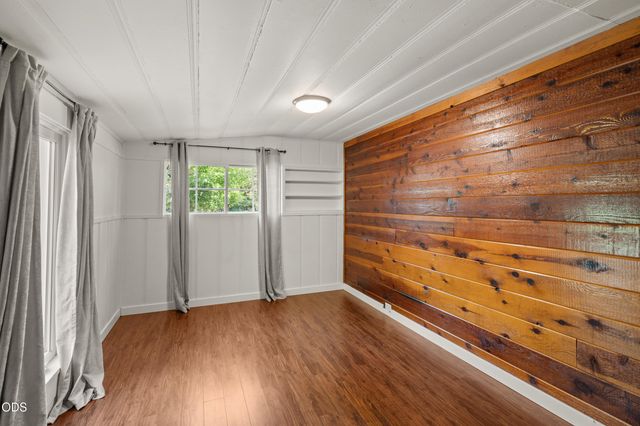 254 SW Rogue River Avenue, Grants Pass, OR 97526