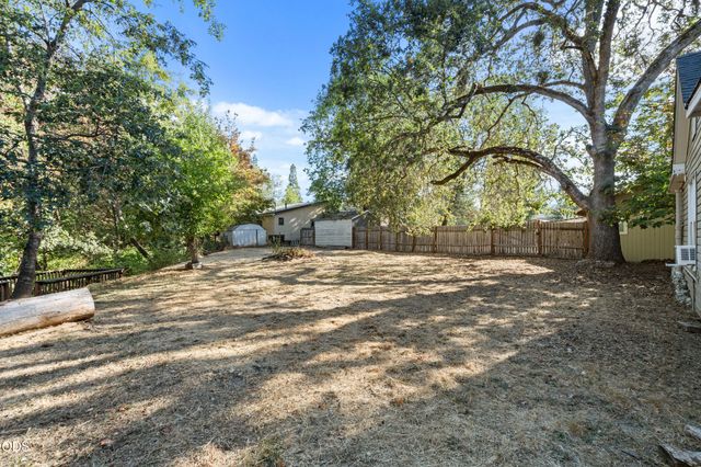 254 SW Rogue River Avenue, Grants Pass, OR 97526