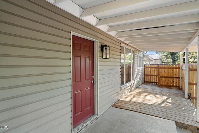 254 SW Rogue River Avenue, Grants Pass, OR 97526