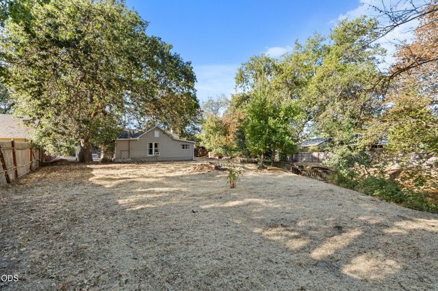 254 SW Rogue River Avenue, Grants Pass, OR 97526