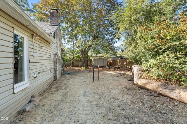 254 SW Rogue River Avenue, Grants Pass, OR 97526