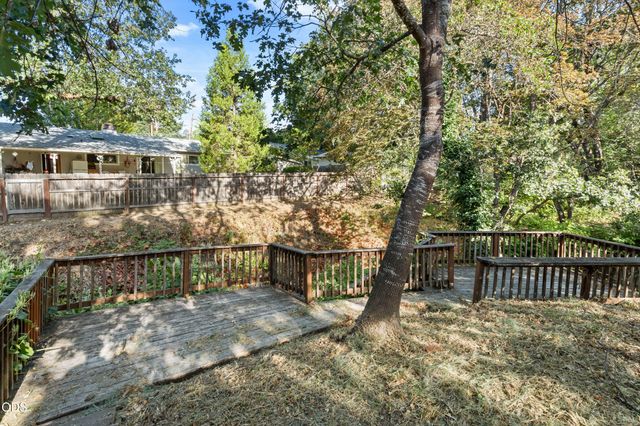 254 SW Rogue River Avenue, Grants Pass, OR 97526