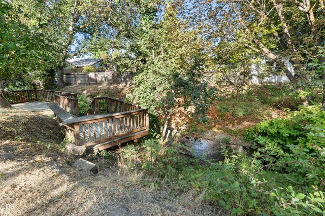 254 SW Rogue River Avenue, Grants Pass, OR 97526