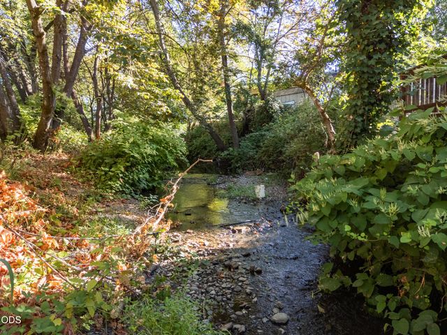 254 SW Rogue River Avenue, Grants Pass, OR 97526