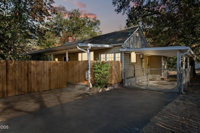 254 SW Rogue River Avenue, Grants Pass, OR 97526