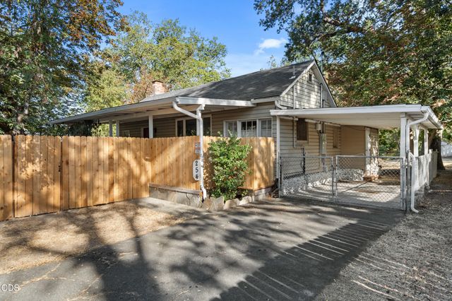 254 SW Rogue River Avenue, Grants Pass, OR 97526