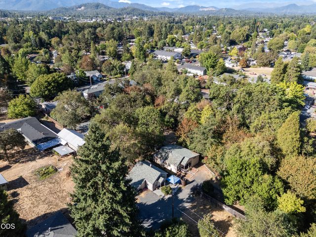 254 SW Rogue River Avenue, Grants Pass, OR 97526