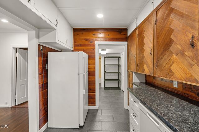254 SW Rogue River Avenue, Grants Pass, OR 97526
