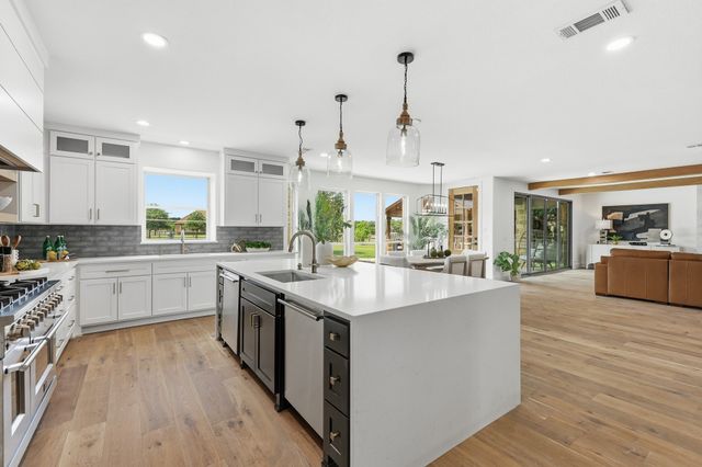 210 Canyon Oaks Drive, Argyle, TX 76226