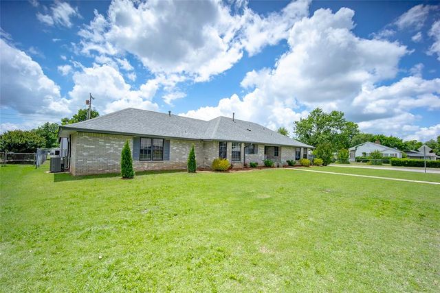 201 E Chicago Street, Shawnee, OK 74804