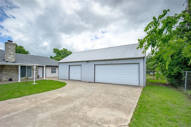 201 E Chicago Street, Shawnee, OK 74804