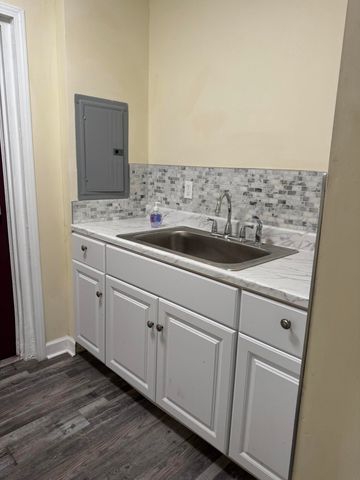 5455 S Wayne Road, Wayne City, MI 48184