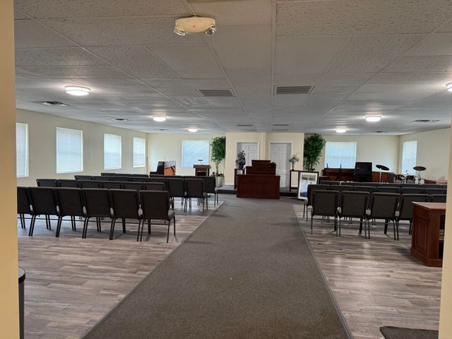 5455 S Wayne Road, Wayne City, MI 48184