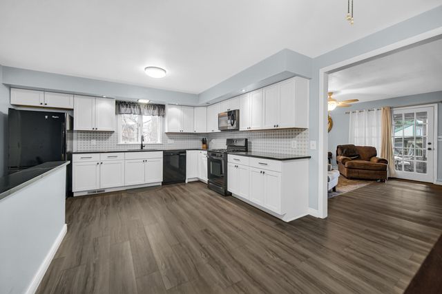 1709 E Lincolnway, La Porte, IN 46350