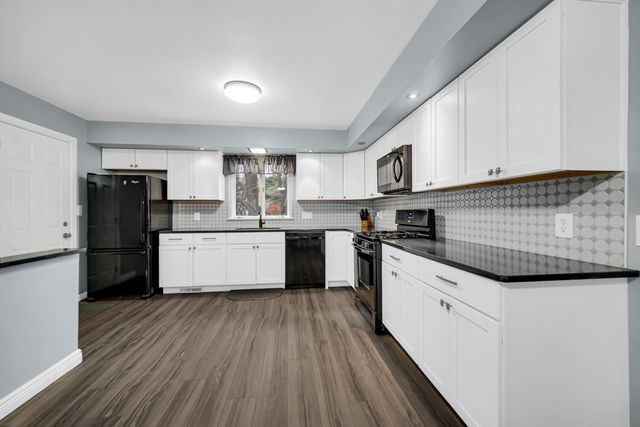 1709 E Lincolnway, La Porte, IN 46350