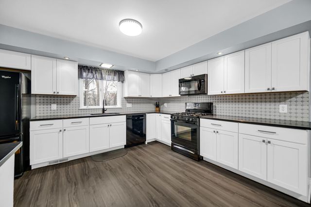 1709 E Lincolnway, La Porte, IN 46350