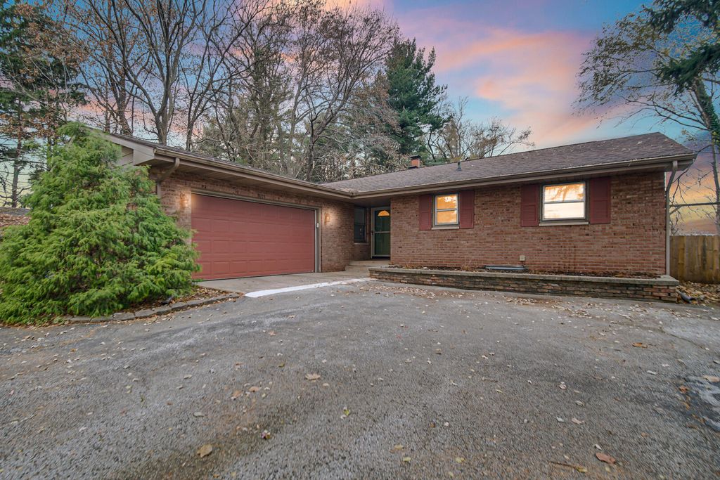 1709 E Lincolnway, La Porte, IN 46350