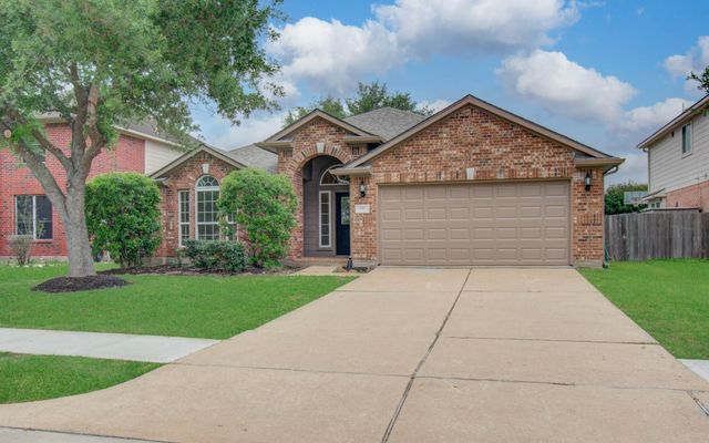 2030 Creek Shore Lane, Pearland, TX 77581