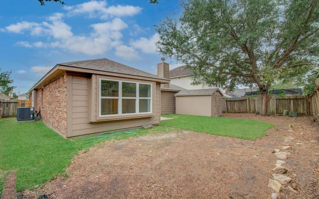 2030 Creek Shore Lane, Pearland, TX 77581