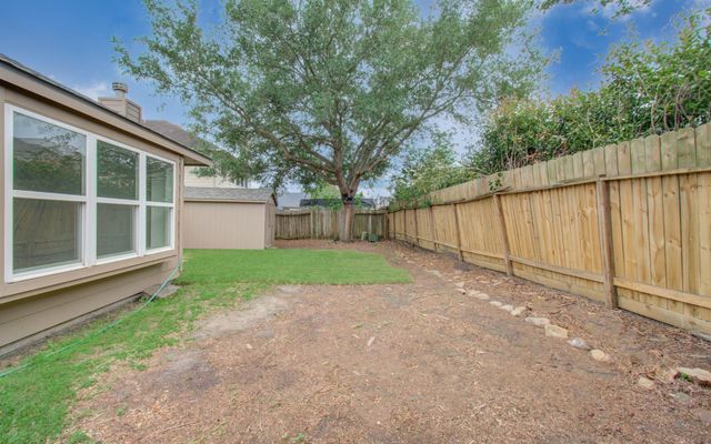 2030 Creek Shore Lane, Pearland, TX 77581