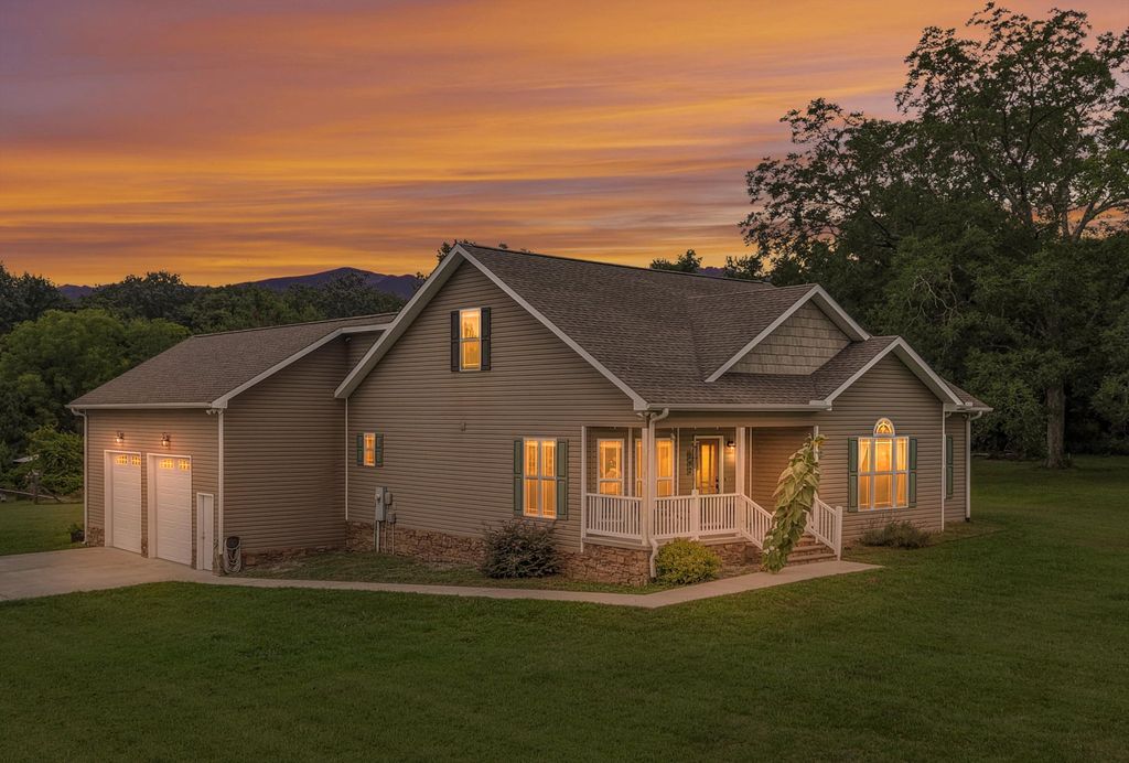 292 District Line Road, Trenton, GA 30752