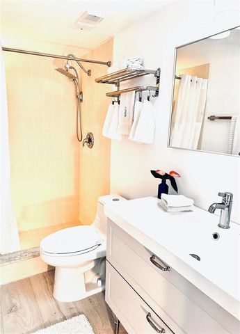 111 LAKE EMERALD Drive 407, Oakland Park, FL 33309