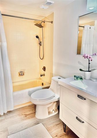 111 LAKE EMERALD Drive 407, Oakland Park, FL 33309