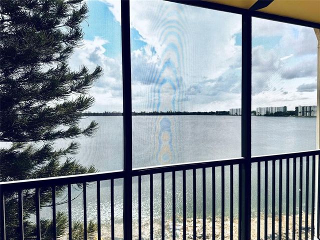 111 LAKE EMERALD Drive 407, Oakland Park, FL 33309