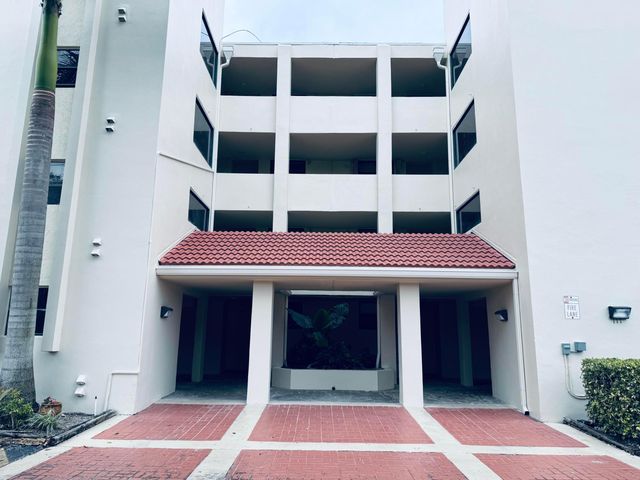 111 LAKE EMERALD Drive 407, Oakland Park, FL 33309