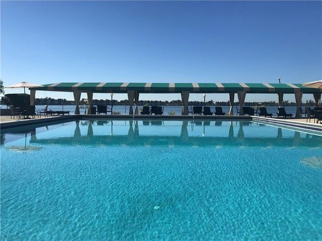 111 LAKE EMERALD Drive 407, Oakland Park, FL 33309